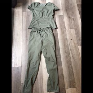 Jaanuu small scrubs set